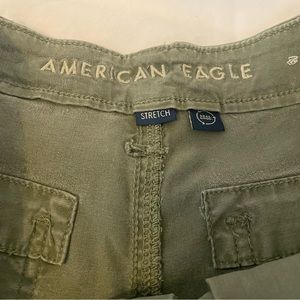 American Eagle Women’s Green Cargo Pants Size 4 Short